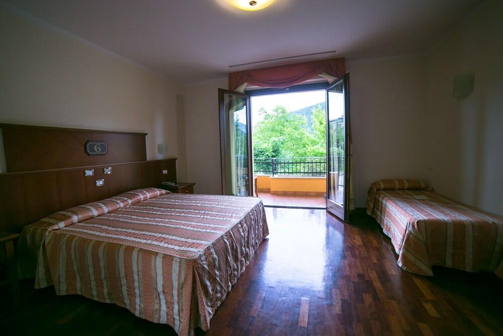 Hotel Le Grotte Genga  Exterior photo