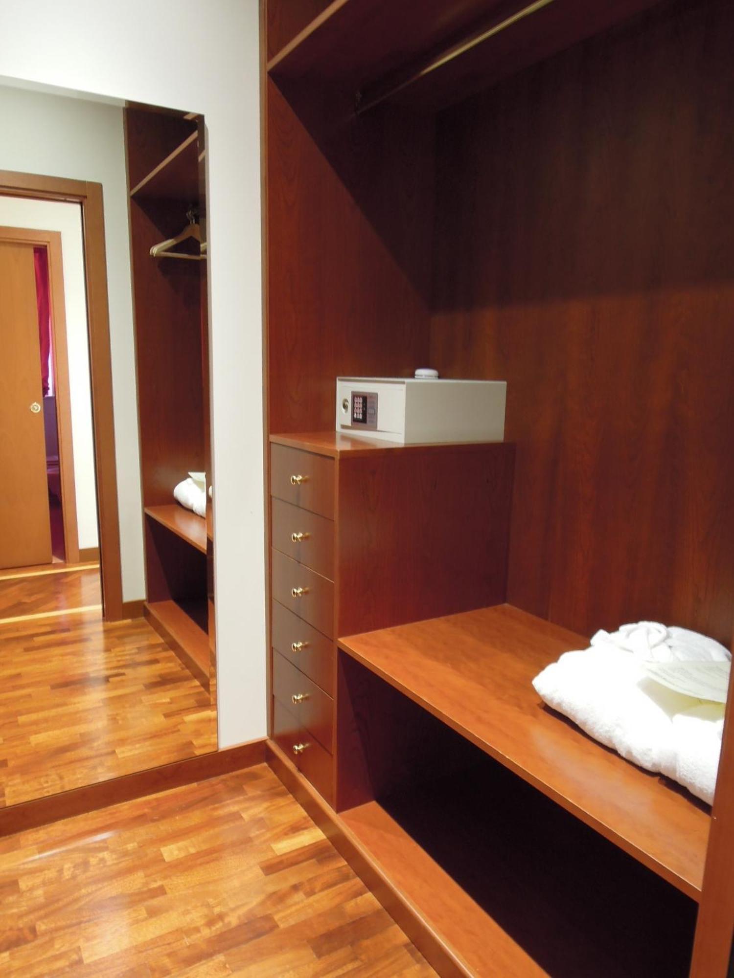Hotel Le Grotte Genga  Room photo