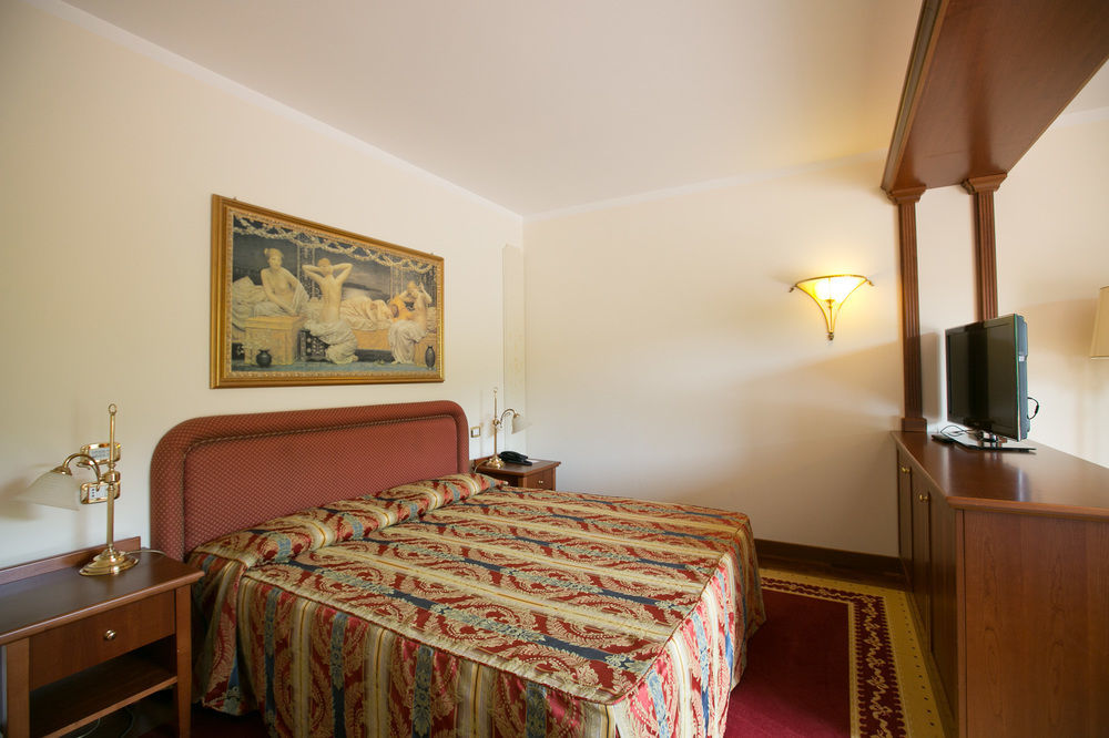 Hotel Le Grotte Genga  Exterior photo